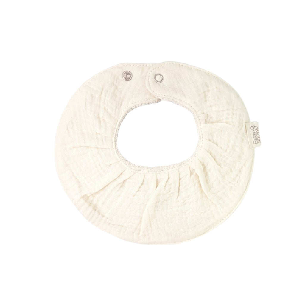 Babero Fancy Ivory Powder – Secababitas con Volante