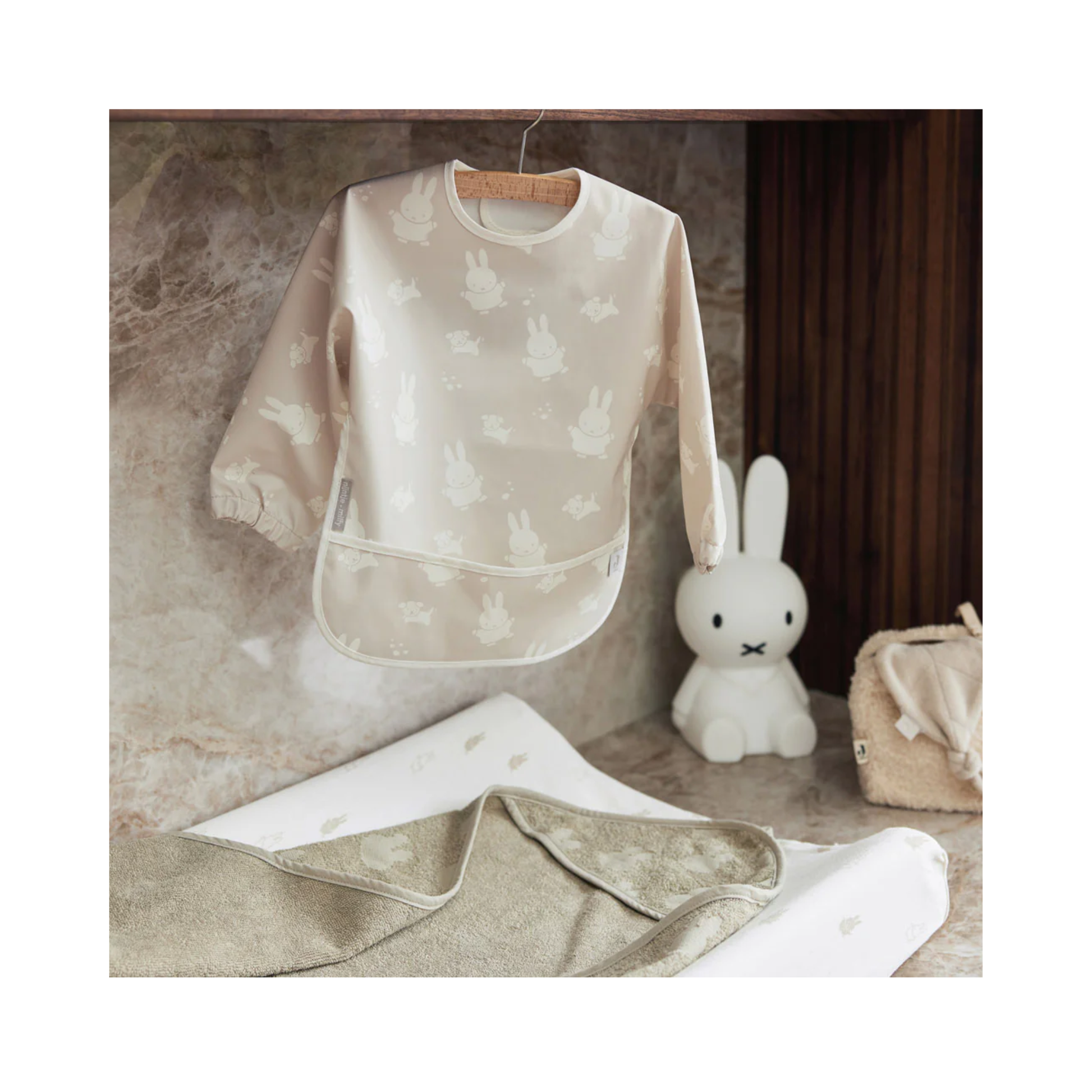 Babero impermeable con mangas – Miffy & Snuffy