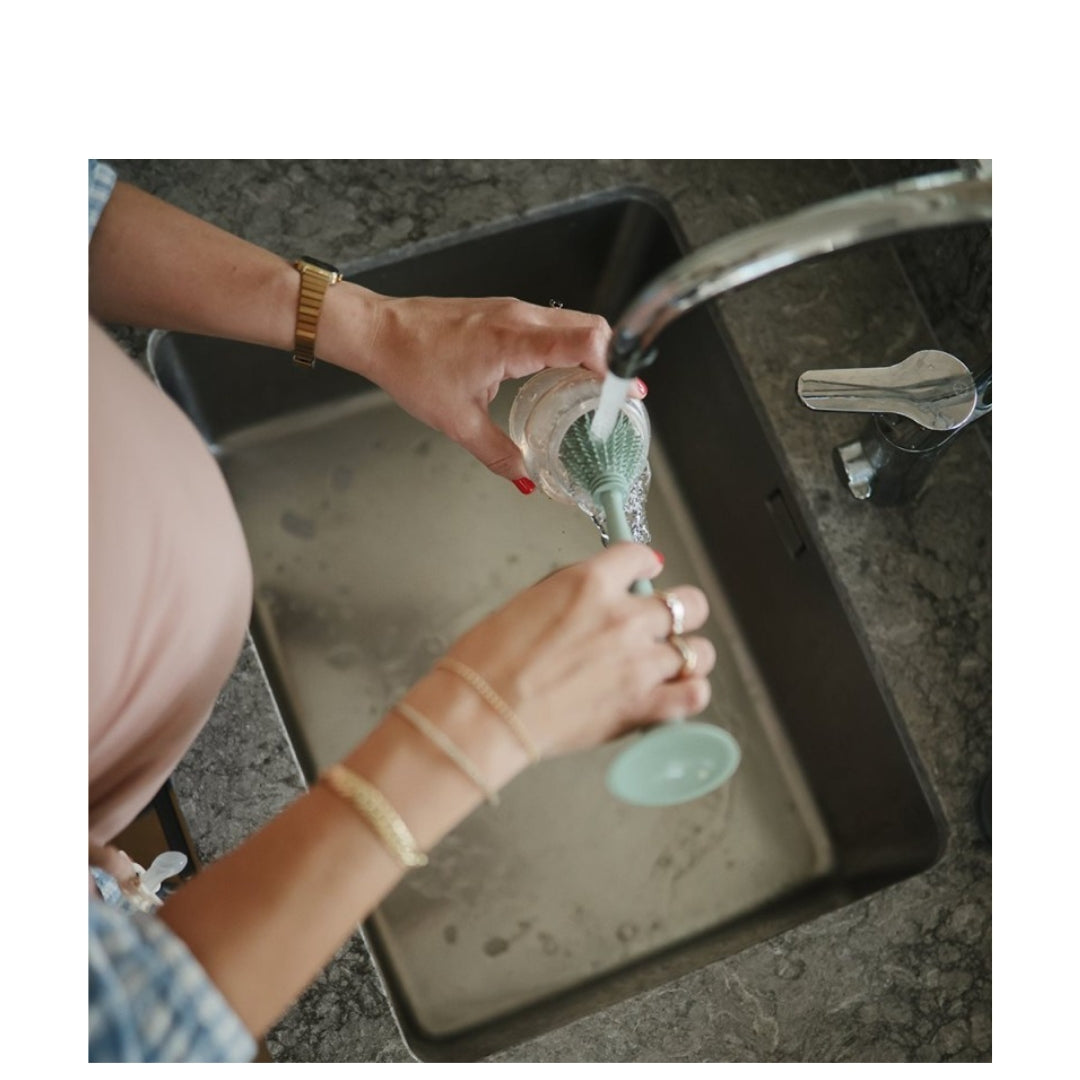 Cepillo de Silicona para Biberón – Mushie | Shifting Sand